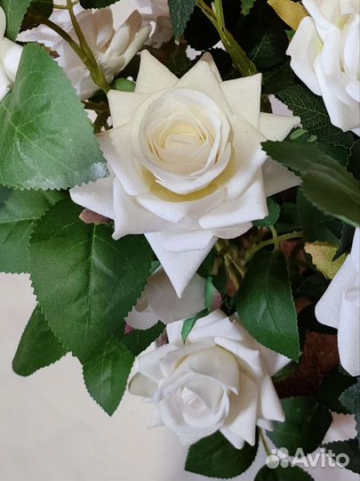 Искусственная роза, декоративное растение в кашпо