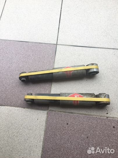 Задний амортизатор