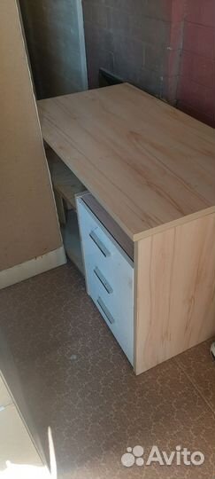 Письменный стол