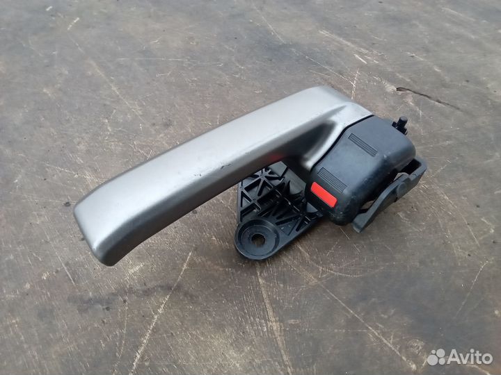 Ручка внутренняя левая Toyota Land Cruiser 200