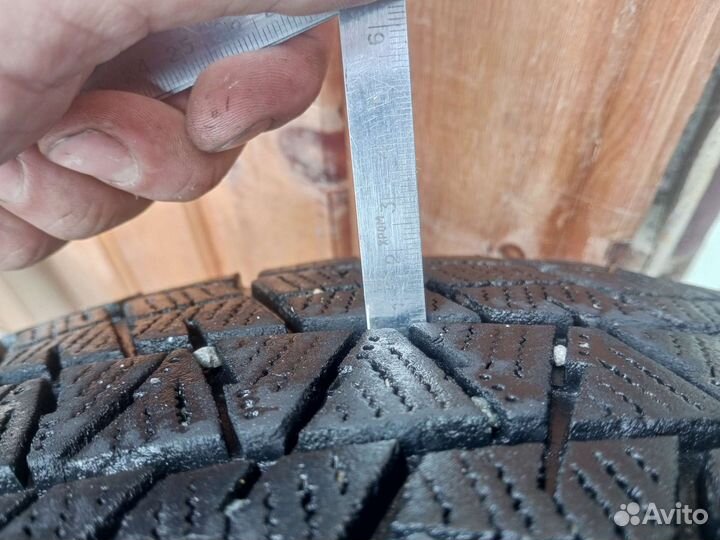 Bridgestone Blizzak DM-V1 225/65 R17