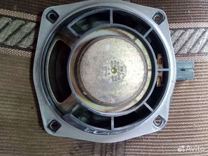 Динамик в дверь хундай Элантра 3