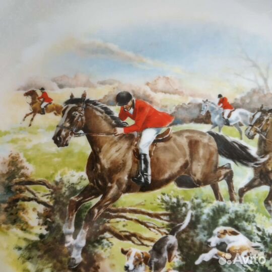 Шикарная декоративная тарелка охота скачки жокеи