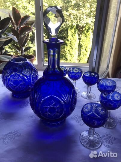 Графин кобальтовый хрустальный с рюмками и вазой