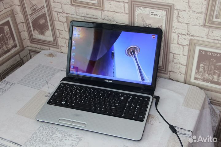 Toshiba L755 2x2.2/4gb/7640g/640gb/dvd/wifi