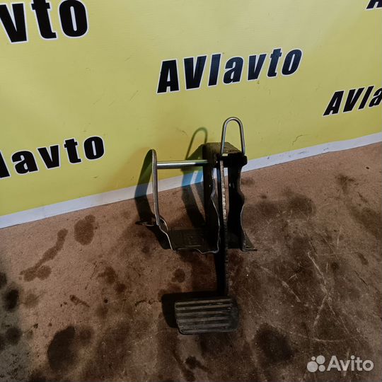 Педаль тормоза Nissan Almera G15 АКПП