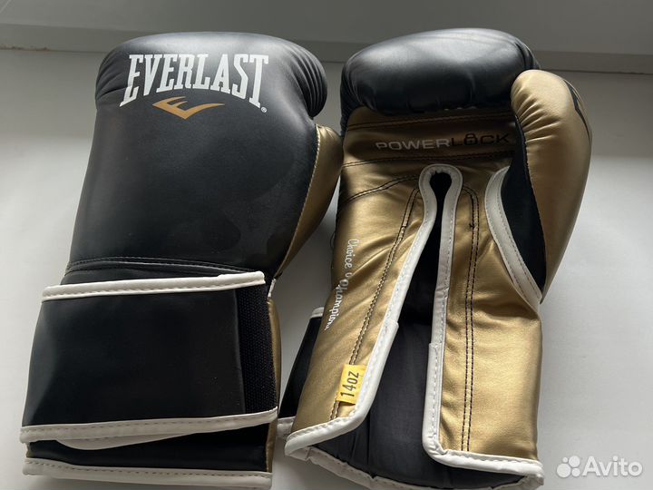 Боксерские перчатки everlast 14 oz золото новые