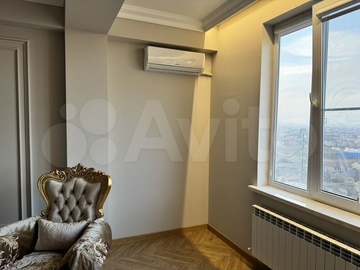 2-к. квартира, 85 м², 9/10 эт.