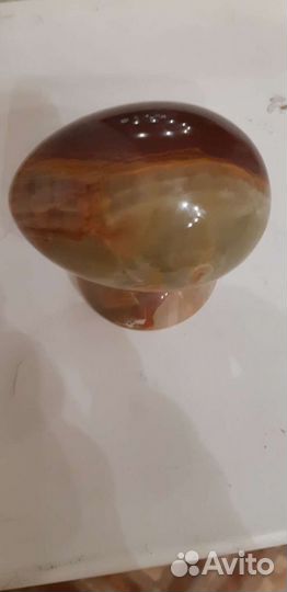 Яйцо на подставке из оникса