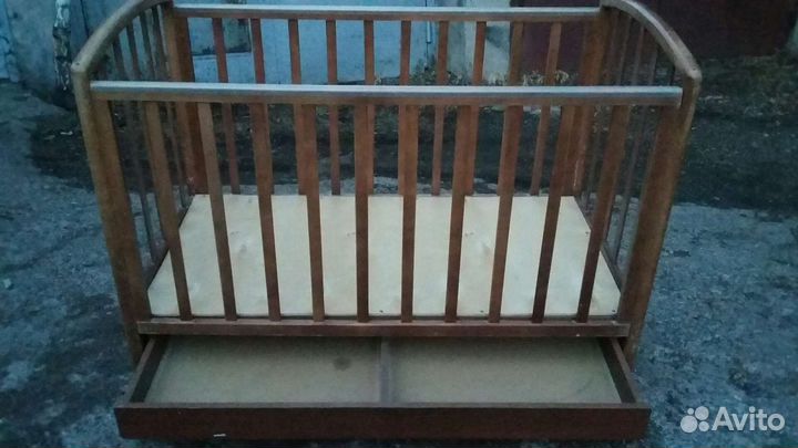Детская кроватка