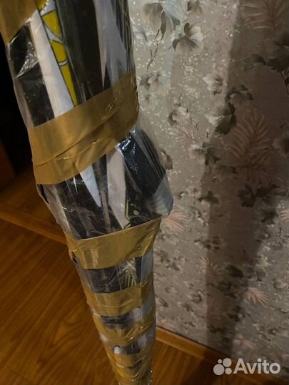 Лыжные ботинки и лыжи