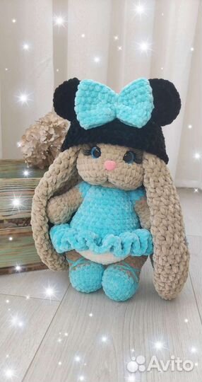 Вязаный зайчик. Ручная работа