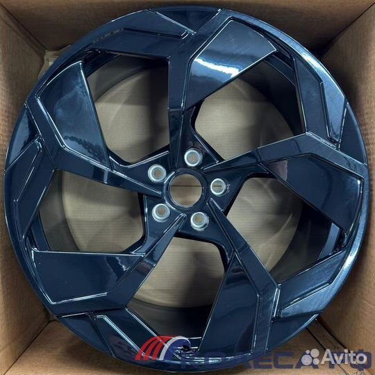 Кованые диски R23 на lotus eletre