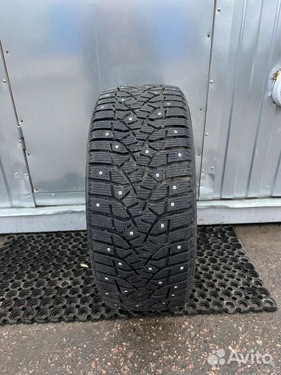 Bridgestone Blizzak Spike-02 235/40 R18
