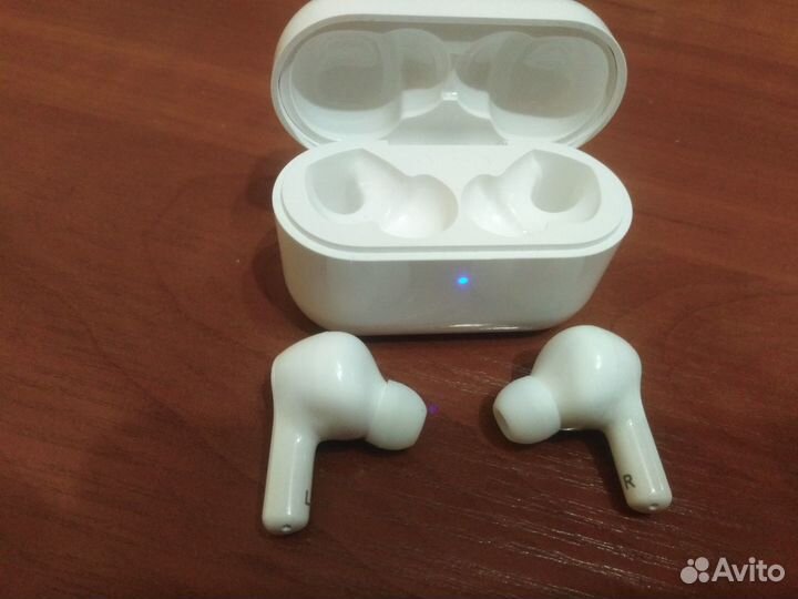 Продаю наушники Honor Choice белого цвета