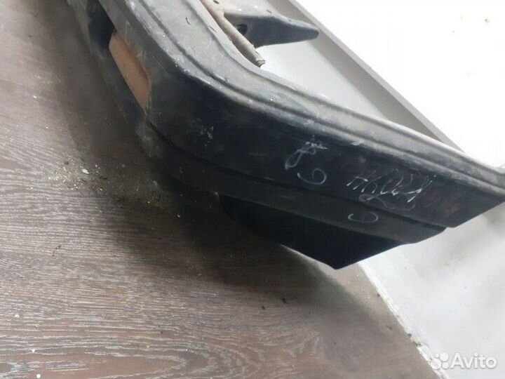 Бампер передний Toyota Crown S130