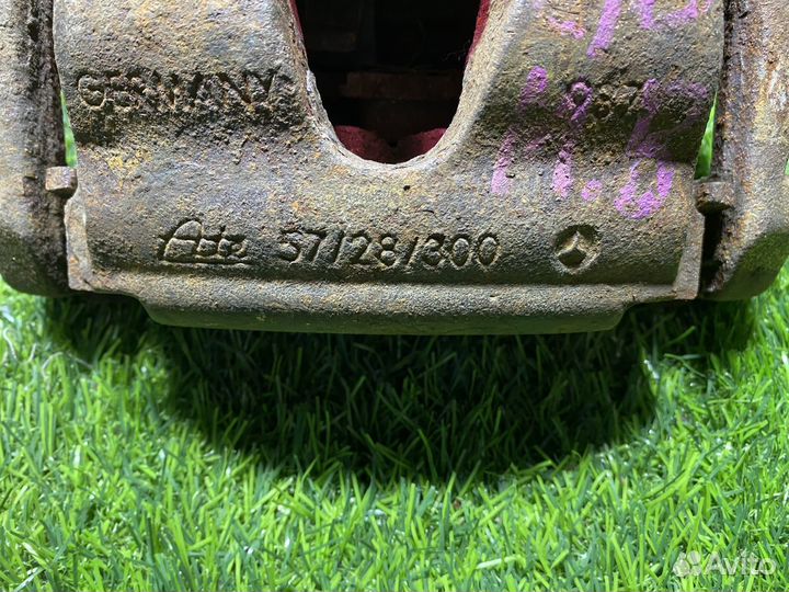 Суппорт передний левый Mercedes E-Class W210