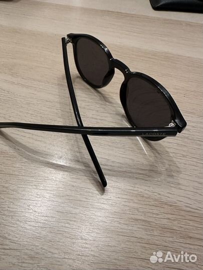 Солнцезащитные очки Lacoste