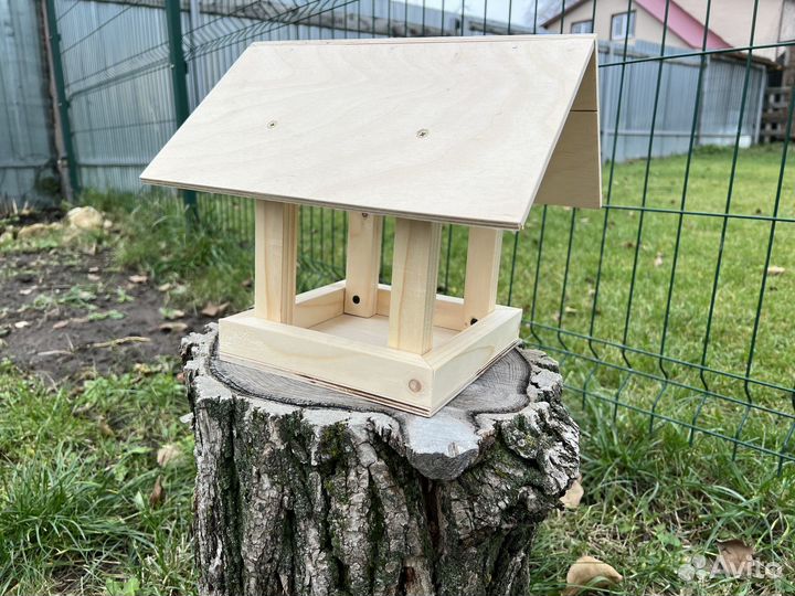 Кормушка для птиц уличная