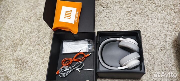 Беспроводные наушники JBL E55BT