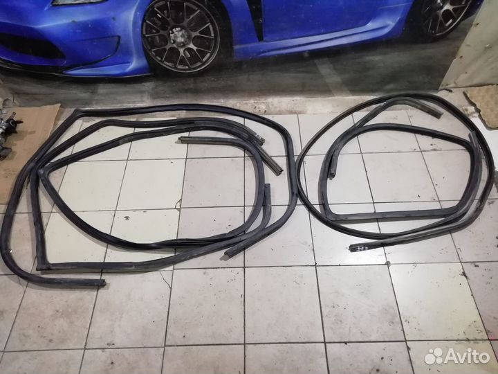 Уплотнители дверных проемом Nissan Primera P12