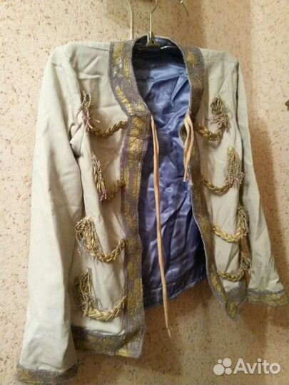 Сценический костюмы: китель гусара, платье боярина