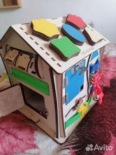 Бизиборд домик