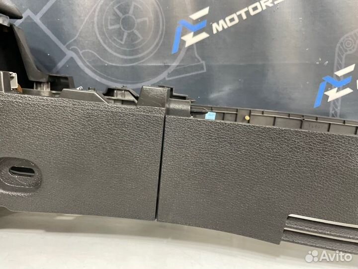 Подлокотник передний Ford Explorer U251 4.6L 3V V8