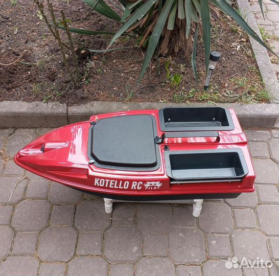 Прикормочный кораблик с gps