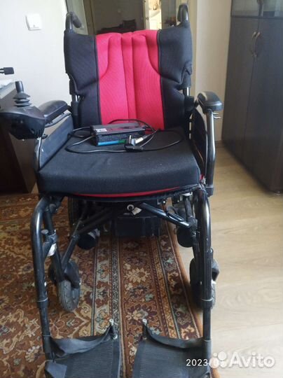 Инвалидная коляска с электроприводом