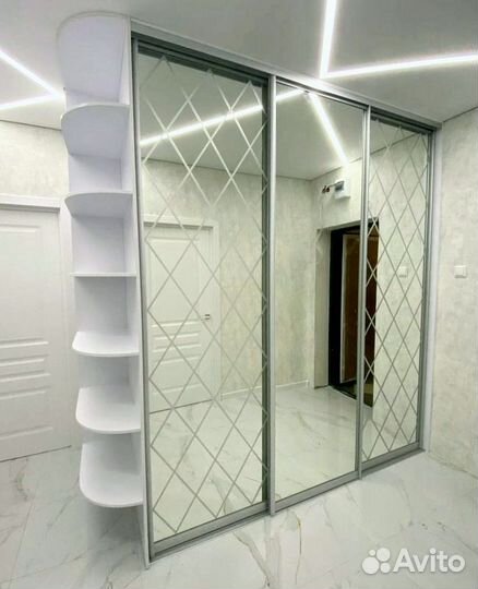 Прихожая с зеркалом