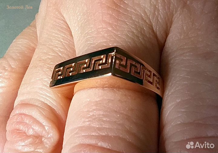 Печатки кольца золотые новые 19 размер