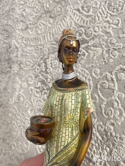 Декор. Фигурка. Девушка с кувшином (юар)