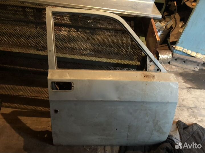 Дверь от Волги 2410