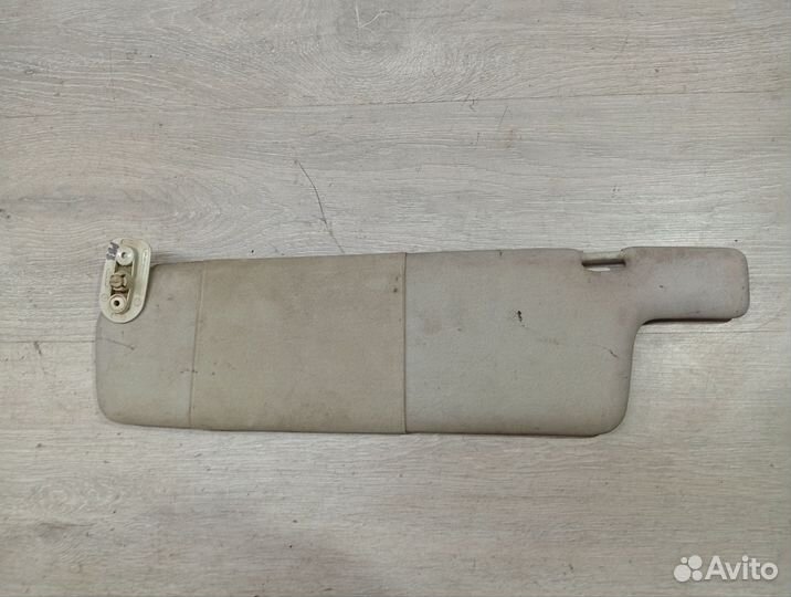 Козырек солнцезащитный левый Volkswagen Passat B3