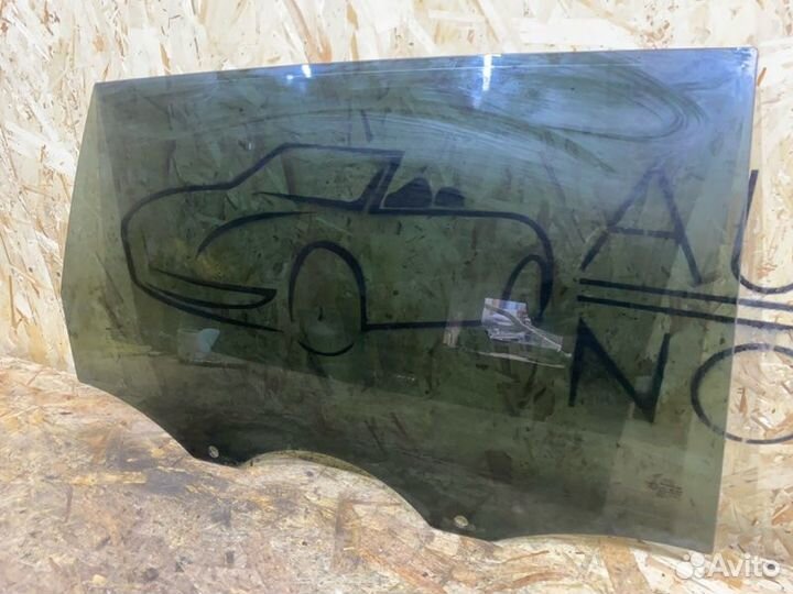 Стекло двери задней правой Audi Q7 2012