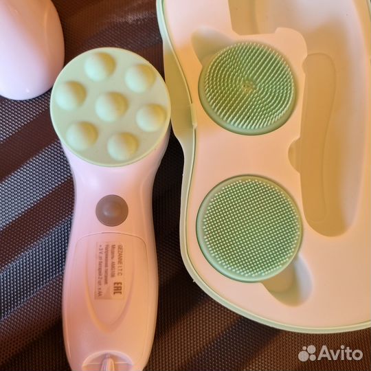 Массажер для ухода за лицом