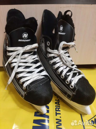 Коньки хоккейные