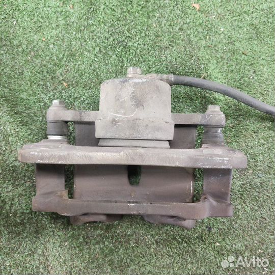 Суппорт тормозной передний левый Toyota Camry 40