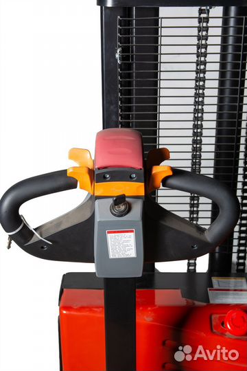 Штабелер самоходный 1,5 Т 3,0 М