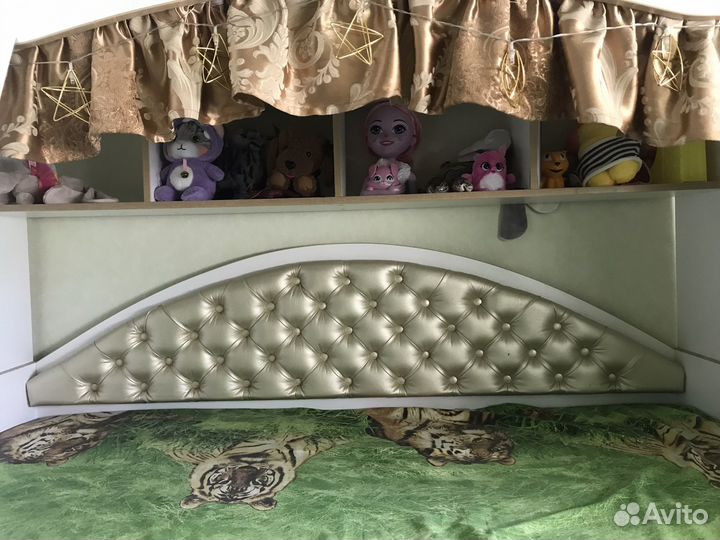 Двухъярусная кровать