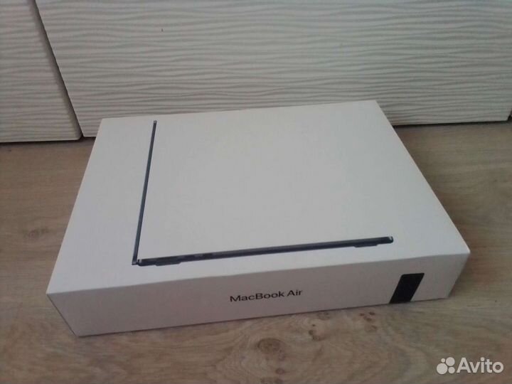 Macbook air 13.6-inch