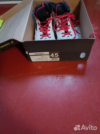 Продать кроссовки