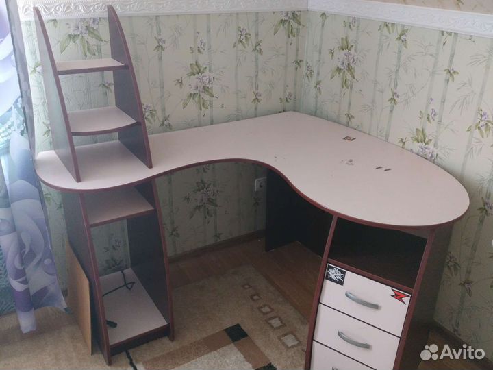 Компьютерный угловой стол