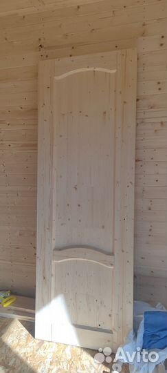 Дверь входная деревянная