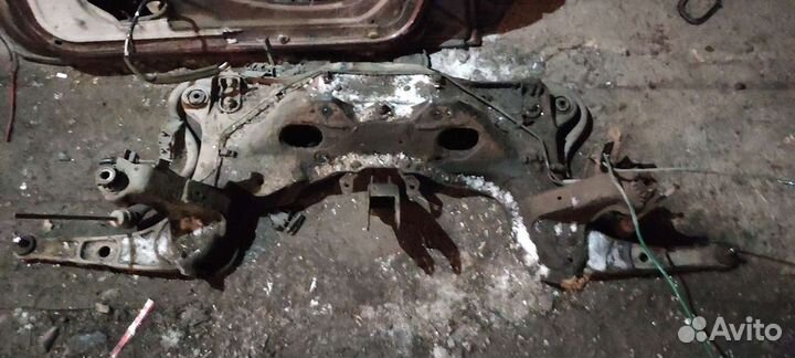 Подрамник Renault Laguna 1