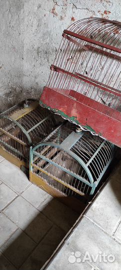 Деревянная клетка для птиц