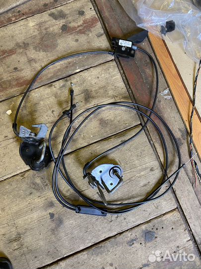 Крюк капота bmw f10 в сборе