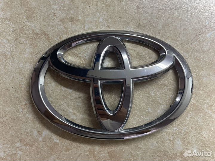 Эмблема Toyota Оригинал
