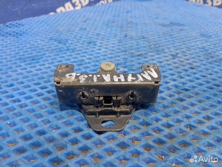 Ответная часть замка багажника Renault Laguna 1